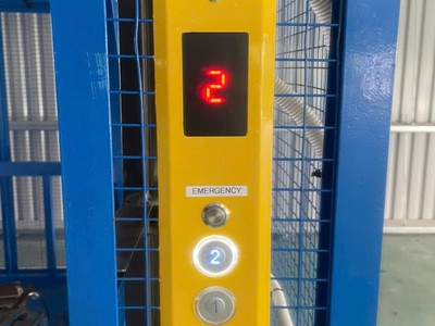 Thang nâng hàng thủy lực 0