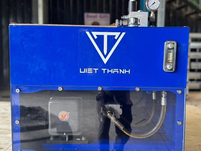 Thang nâng hàng thủy lực 1