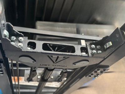 Thang nâng hàng thủy lực 2