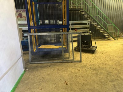 Thang nâng hàng thủy lực 3