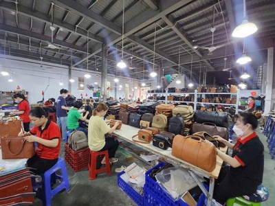 Khởi nghiệp bán ví da   Lấy sỉ tại xưởng TRƯỜNG CHINH XTC 0