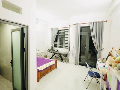 Mặt tiền kinh doanh    ngang 5m   5 tầng btct -nhíc 12 tỷ 2