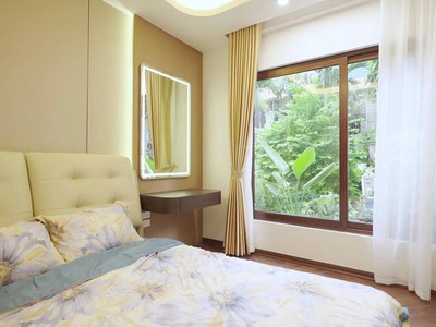 Nhỉnh 12 tỷ một chút   mua được nhà 5 tầng thang máy ngay trần duy hưng. tặng full noi that 2