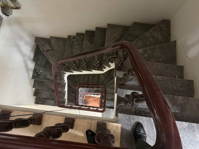 Cho thuê nhà riêng kđt đền lừ 30m    5 tầng 7 pn, 4 vệ sinh, 13 triệu 4