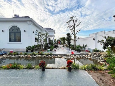 Villa sân vườn mái nhật   985m    full nội thất   chỉ 8 tỷ sát vách hóc môn 3