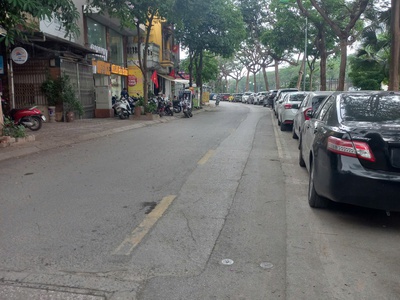 Cho thuê nhà mặt phố nguyễn đình hoàn kinh doanh sầm uất 0