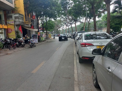 Cho thuê nhà mặt phố nguyễn đình hoàn kinh doanh sầm uất 1