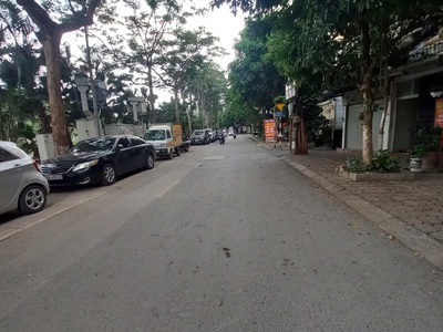 Cho thuê nhà mặt phố nguyễn đình hoàn kinh doanh sầm uất 3