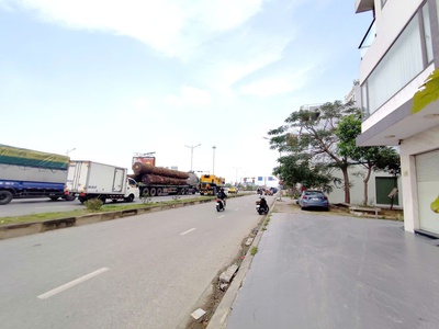 Đất mặt đường bùi viện - 71m - mt 4.4m - vỉa hè 5m - giá 6.9 tỉ - gần bến xe vĩnh niệm 2