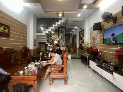 Nhà đẹp-kiên cố vào ở ngay-tặng full nội thất đường nhựa 13m có lê-khu dân trí toàn nhà cao 0