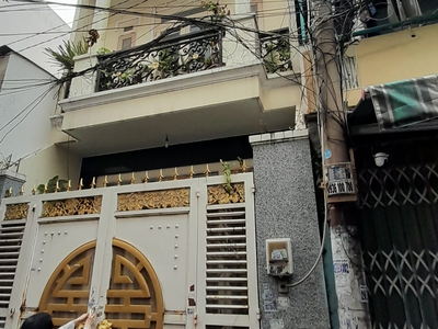 Cho thuê nhà nguyên căn quận Tân Phú gồm 1 trệt 2 lầu, 3 phòng ngủ, toa-lét riêng, sân thượng. 0