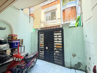 Nhà đường lạc long quân quận tân bình phường 11 cũ. 1