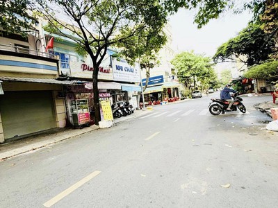 Bán đất tặng nhà mặt tiền lê sao  8x19   đối diện cv  doanh thu gần 200  chỉ 19.x 2