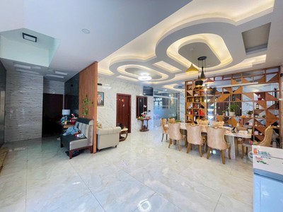 Biệt thự sân vườn   mặt tiền 18m hiếm - gần phạm văn đồng 3