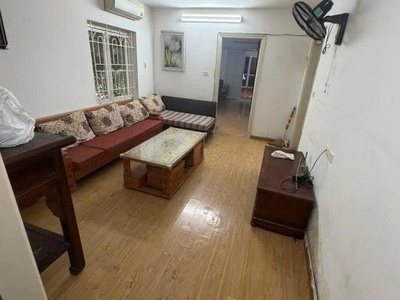 Cho thuê tập thể tầng 2 đầu hồi nhà e tập thể thành công, 150m2, 3 ngủ, 2 vệ sinh, 12tr 3