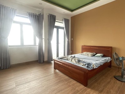 Nhà đẹp-kiên cố vào ở ngay-tặng full nội thất đường nhựa 13m có lê-khu dân trí toàn nhà cao 2