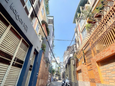 Hiếm - bán nhà 2 tầng hxh đ.cô giang, quận 1 - dt 58m2 - chính chủ 1 đời xưa  liên hệ giang giang: 3