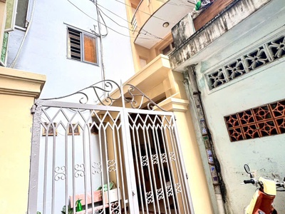 Bán nhà hxh đ.lê thánh tôn, quận 1- dt 64m2 full thổ cư- view trực diện chợ bến thành siêu hiếm- 2