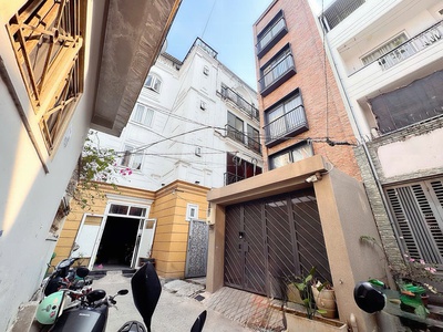 Bán nhà 2 tầng căn góc 2 mặt tiền xe hơi ngủ trong nhà đ. võ thị sáu, quận 3 - dt 80m2- ngay nhà 2