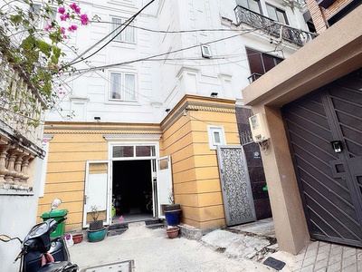 Bán nhà 2 tầng căn góc 2 mặt tiền xe hơi ngủ trong nhà đ. võ thị sáu, quận 3 - dt 80m2- ngay nhà 1