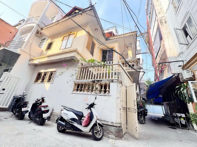 Bán nhà 2 tầng căn góc 2 mặt tiền xe hơi ngủ trong nhà đ. võ thị sáu, quận 3 - dt 80m2- ngay nhà 0