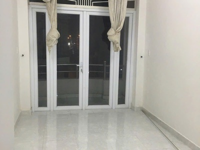 Cho thuê nhà nguyên căn   hẻm xe hơi quay đầu   gần etown cộng hòa 4