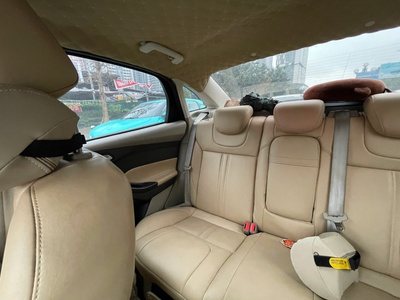 Cần bán Ford Focus 2014 Titanium 2.0 AT   Giá 285 305 triệu  có thương lượng 5