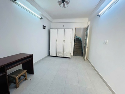 Bán nhà 134/ lý chính thắng -  gần nam kỳ khởi nghĩa, 3,1x14m, 3 tầng - 4 pn, 6,9 tỷ. 4