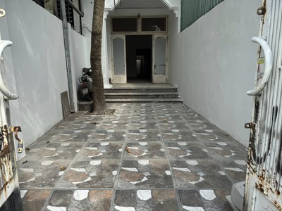 Cho thuê nhà cấp 4 Hẻm 92 đường số 2 - Trường Thọ Thủ Đức. DT 83m2 Gồm 1pn1wc   Sân Giá 7.5tr Chốt. 0