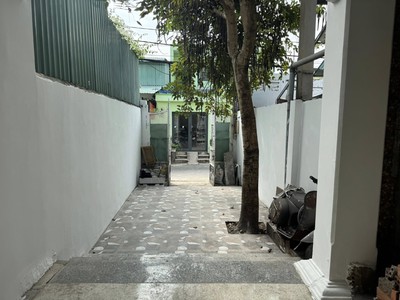 Cho thuê nhà cấp 4 Hẻm 92 đường số 2 - Trường Thọ Thủ Đức. DT 83m2 Gồm 1pn1wc   Sân Giá 7.5tr Chốt. 2