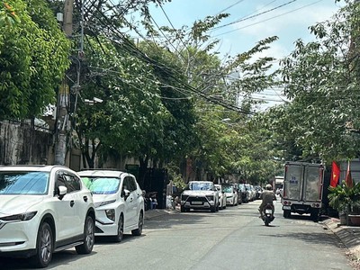 Chính chủ gửi bán nhà 4 tầng xe hơi ngủ trong nhà 64m2 nguyễn tư giản ngay chợ 12 tỷ hơn. 1