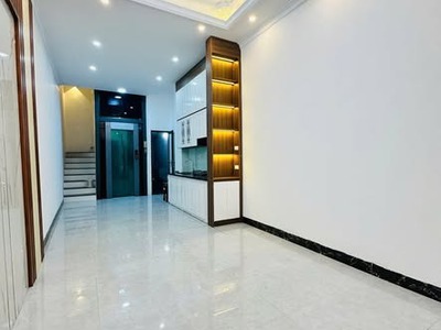 Trung tâm đống đa phố hào nam 40m 5 thang máy nhỉnh 10 tỷ khu vực  dân trí  an ninh tốt 0