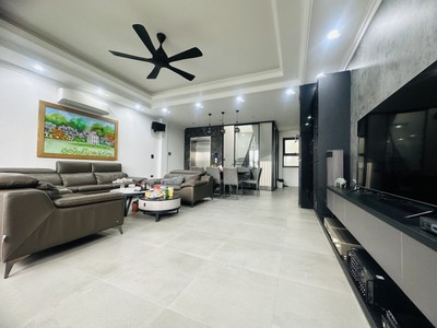 Vip, bán nhà lạc long quân, ô tô vào nhà, 7 tầng thang máy, chỉ nhỉnh 20 tỷ 1