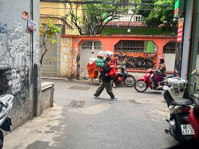 Bán đất tặng nhà   ngõ 175 lạc long quân  lô góc 1