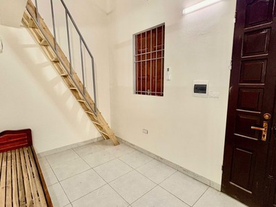 Cho thuê nhà 1 tầng gác xép  dtsd 32m2  nội thất, ngõ ô tô giá tốt- mặt ngõ 42 thịnh liệt, hoàng mai 1