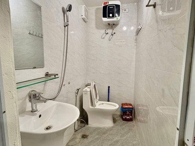 Cho thuê nhà 1 tầng gác xép  dtsd 32m2  nội thất, ngõ ô tô giá tốt- mặt ngõ 42 thịnh liệt, hoàng mai 4