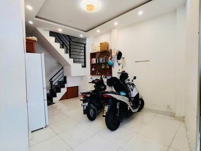 Bán nhà  quận 3 cách mạng thán 8 hẻm gần 3m, 30m ngang 4.5m, giá chỉ 3 tỷ9 0