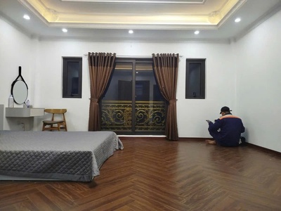 Nhà mới 5 tầng bát khối-long biên  40m2 x  8.5 tỷ. ô tô đỗ cửa-full nội thất. 2