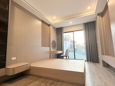 Bán nhà mới phố việt hưng 33 m2 x 5 tầng x 6.99 tỷ long biên hà nội.ngõ rộng full nội thất về ở 2