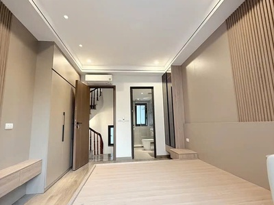 Bán nhà mới phố việt hưng 33 m2 x 5 tầng x 6.99 tỷ long biên hà nội.ngõ rộng full nội thất về ở 4