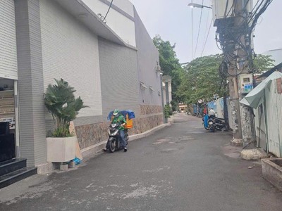 Nhà bán q12 dt: 98m hxh nhà đẹp-2tầng nguyên văn quá q12-gần phần mềm quang trung 1