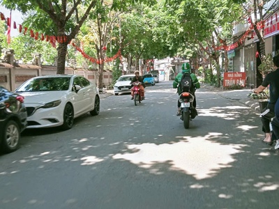 Ô tô tránh . bán đất thị trấn trâu quỳ 61m, hơn 10 tỷ. nở hậu, đầu tư đỉnh 2