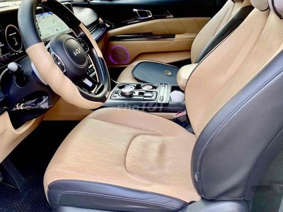 Kia Carnival màu trắng, xe gia đình 8 chỗ rộng rãi, phù hợp gia đình. 3