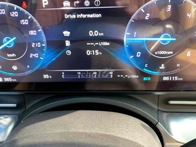 Kia Carnival màu trắng, xe gia đình 8 chỗ rộng rãi, phù hợp gia đình. 6