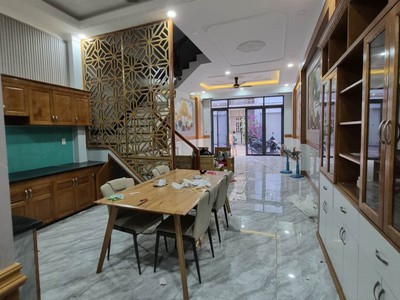 Bán nhà 2 tầng,shr đường xe hơi,2 mặt tiền hẻm,gần chợ bến gỗ 3