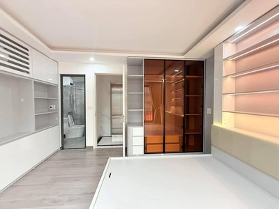 Lạc long quân   bán nhà 5t 45/60m  mt 3.8m   giá chào 18 tỷ 1