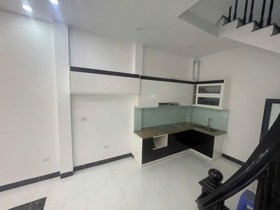 Cho thuê nhà ở ngõ 5 đông thiên, ô tô đỗ cửa 5 tầng x 39m2 x 3 ngủ 13 triệu 1