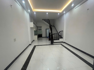 Cho thuê nhà ở ngõ 5 đông thiên, ô tô đỗ cửa 5 tầng x 39m2 x 3 ngủ 13 triệu 2