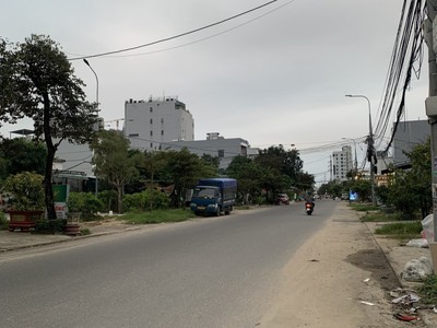 Bán nhà mặt tiền chính hữu gần biển mỹ khê, sơn trà 226m2, nhà mới mê lửng, giá 17.5 tỷ 2