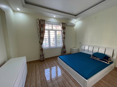 Cho thuê nhà khu phân lô Văn Cao, 4 p.ngủ, DT: 70m2. 5